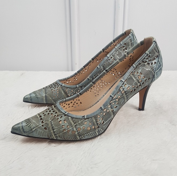 SOLD! ESCADA Laser Cut Faux Alligator Pumps - Picture 2 of 8